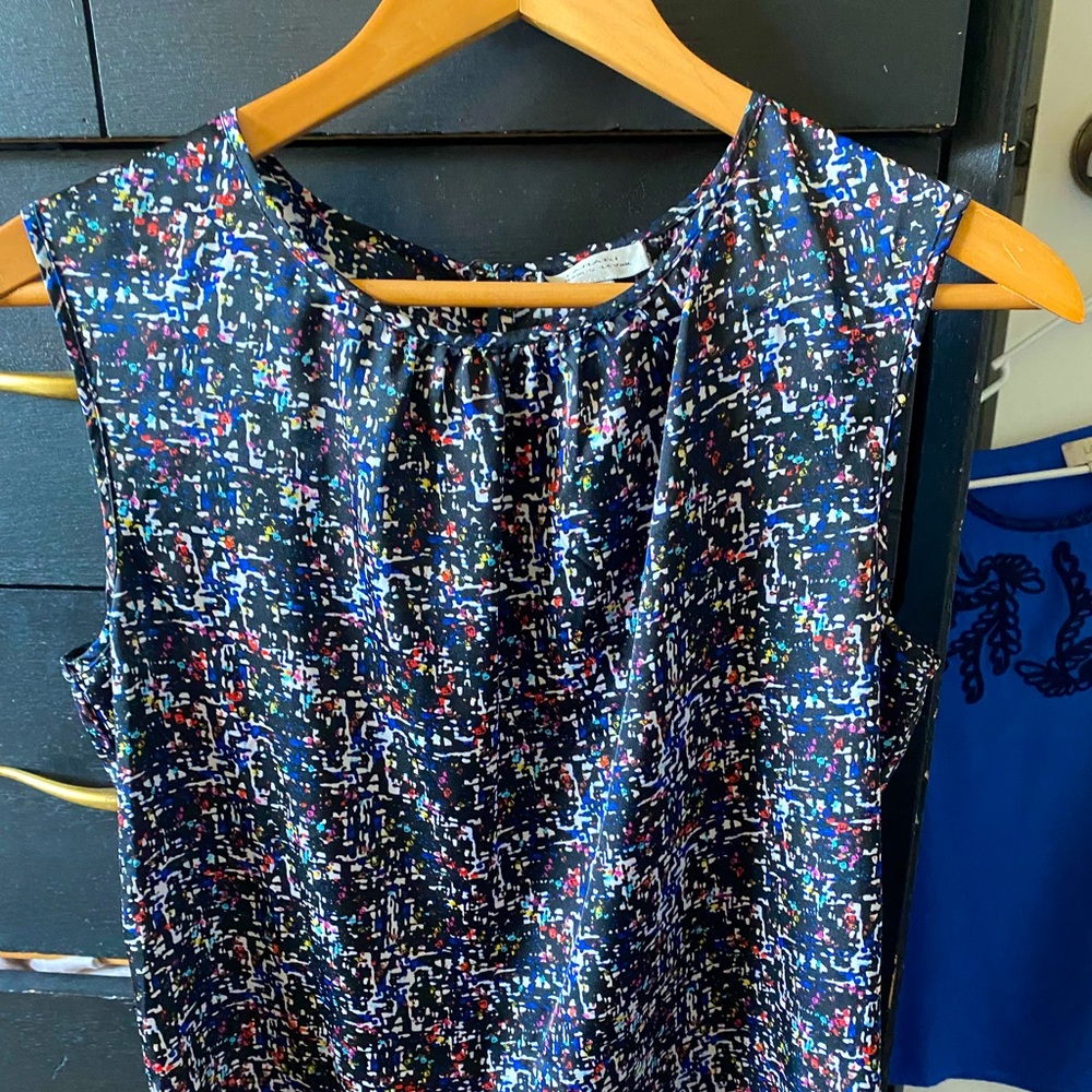 TAHARI Sleeveless Blouse 👚- Multicolored pattern